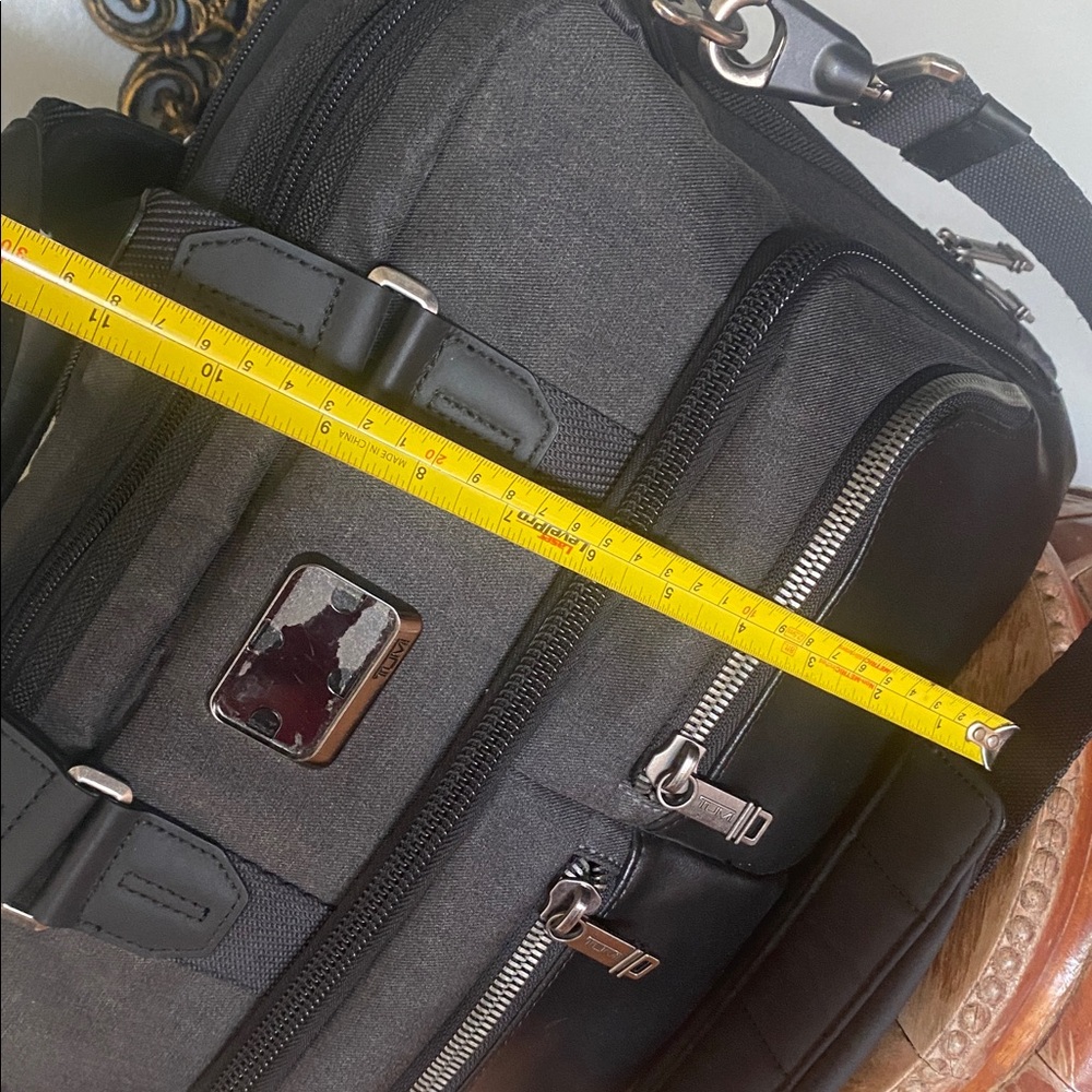 🖤😎TUMI Alpha Bravo Albany Slim Commuter Briefcase
- Black and Charcoal ♠️ - Picture 10 of 17